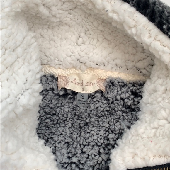 Altar’d State fleece - Picture 2 of 2